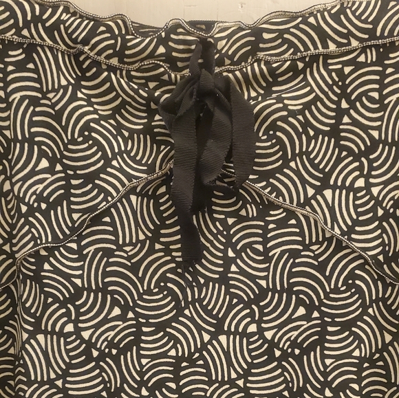 Lightweight skirt with - Picture 2 of 3